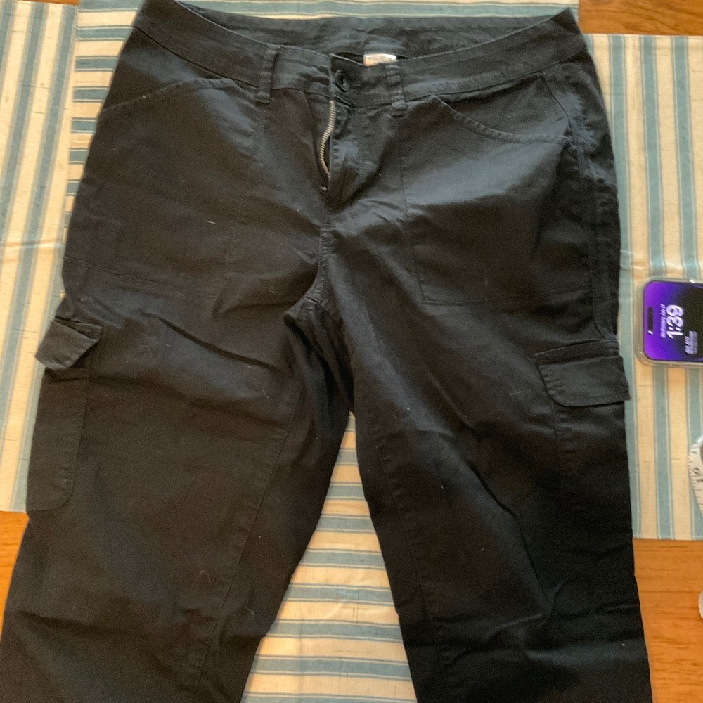 Time and Tru cargo capri pants.size 14, black in color